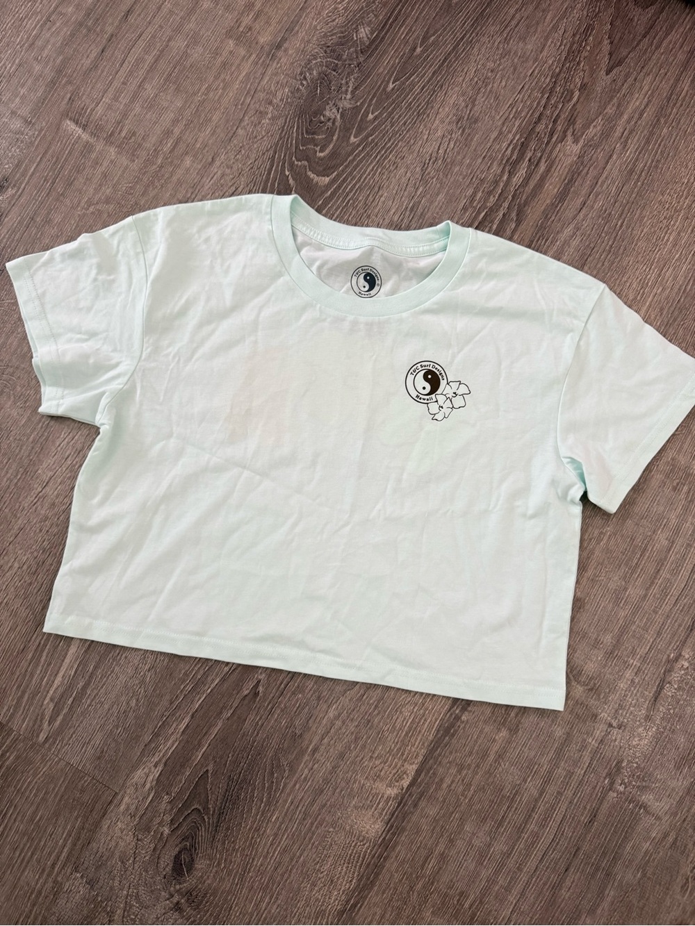 Brand New T&C Surf Hawaii Puakenikeni Crop Tee - Picture 2 of 3